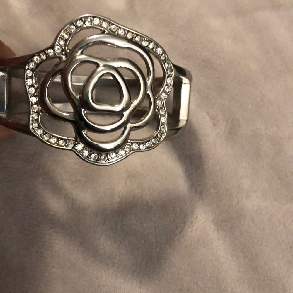 Silver hinged cuff bracelet w rhinestone outline